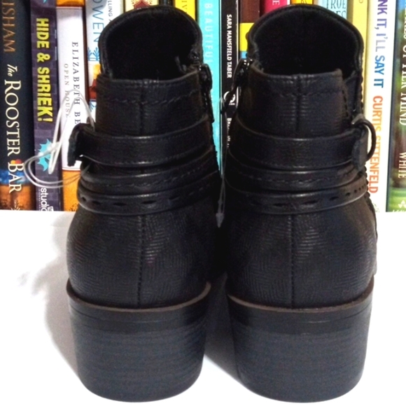 BARETRAPS MEDLEY BLACK BUCKLED STRAPS ANKLE BOOTS SIZE 7.5 NWT - Picture 3 of 11
